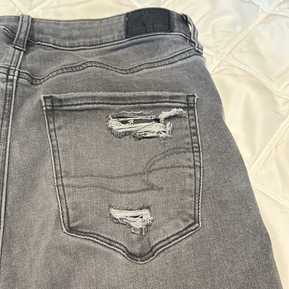 American Eaglw Ripped Jeans - Picture 3 of 3